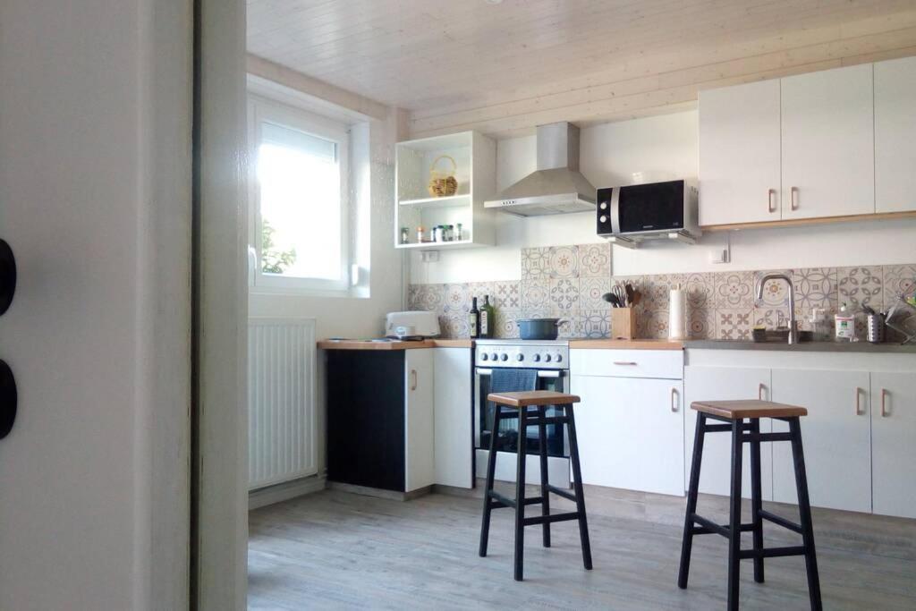 T2 rdc calme, idéalement placé, parking&jardin Issoire Exterior foto
