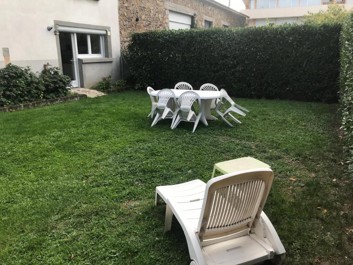 T2 rdc calme, idéalement placé, parking&jardin Issoire Exterior foto